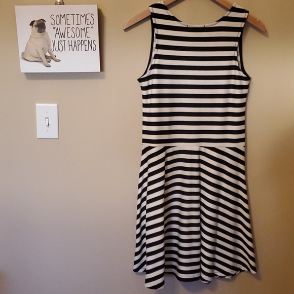 ⛱3/$20 Black and Off-White Striped Dress - Picture 4 of 7